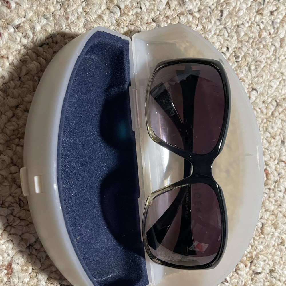 Tommy Hilfiger Black Sunglasses with Case